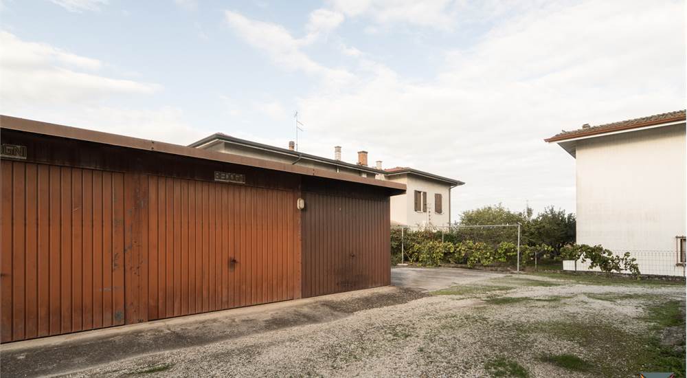 secondo garage in corpo di fabbricato staccato