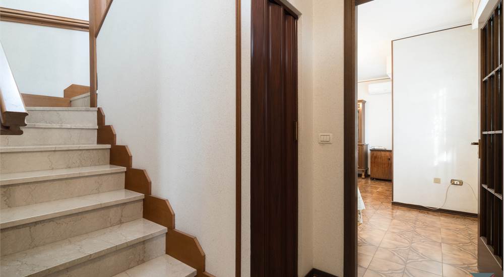 scala e vista soggiorno