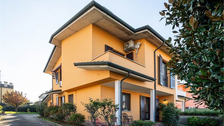 Villa bifamiliare via Cugola